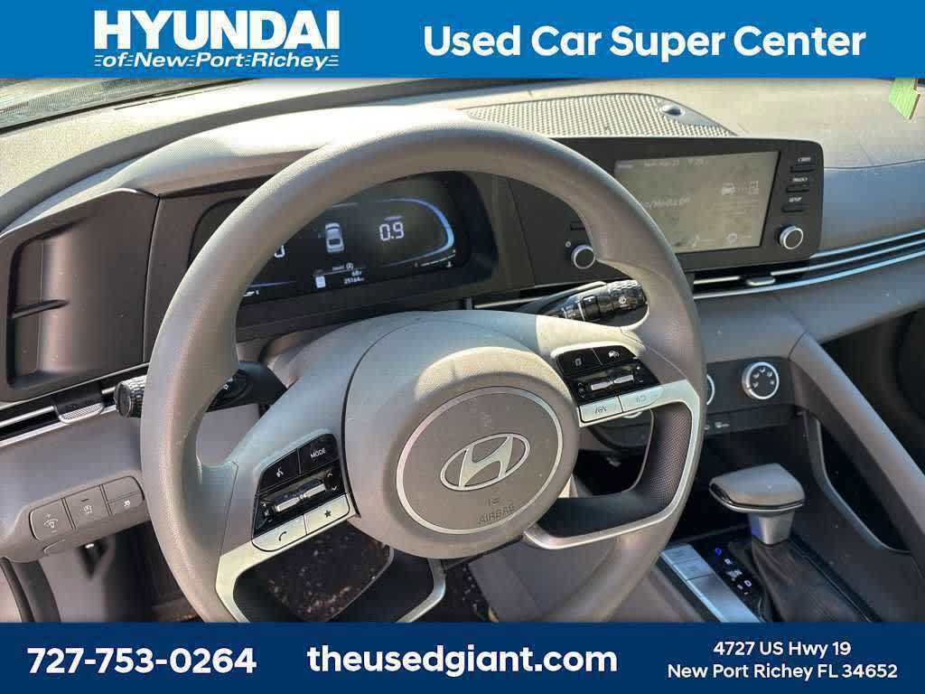 2024 Hyundai Elantra SE