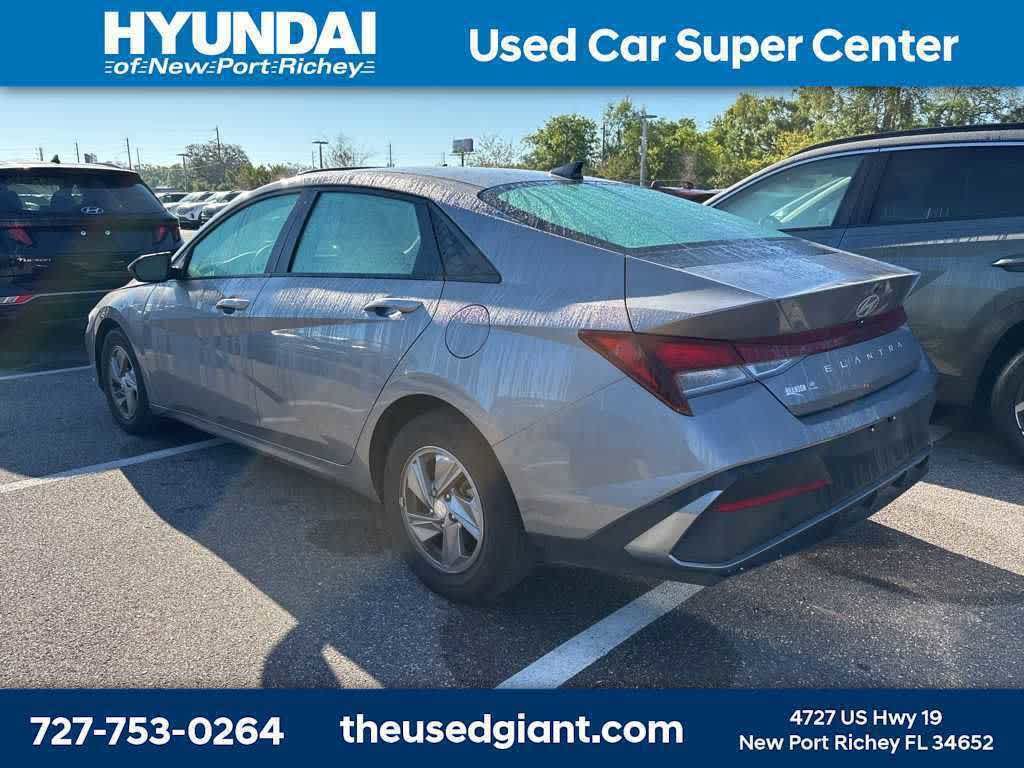 2024 Hyundai Elantra SE