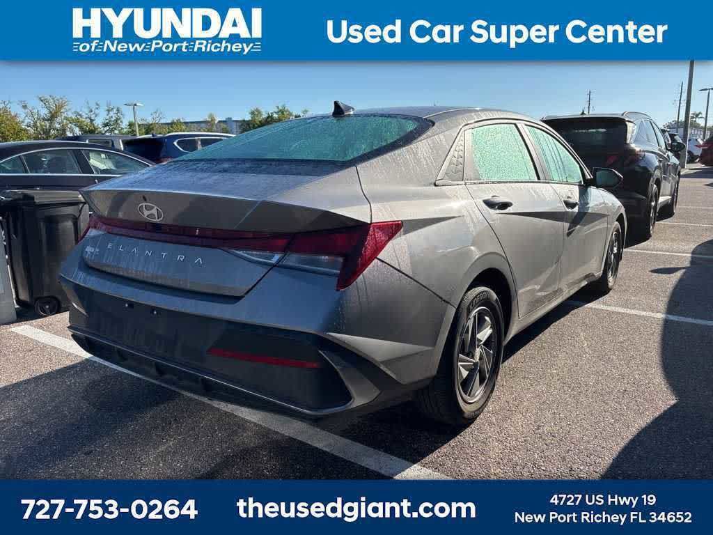 2024 Hyundai Elantra SE