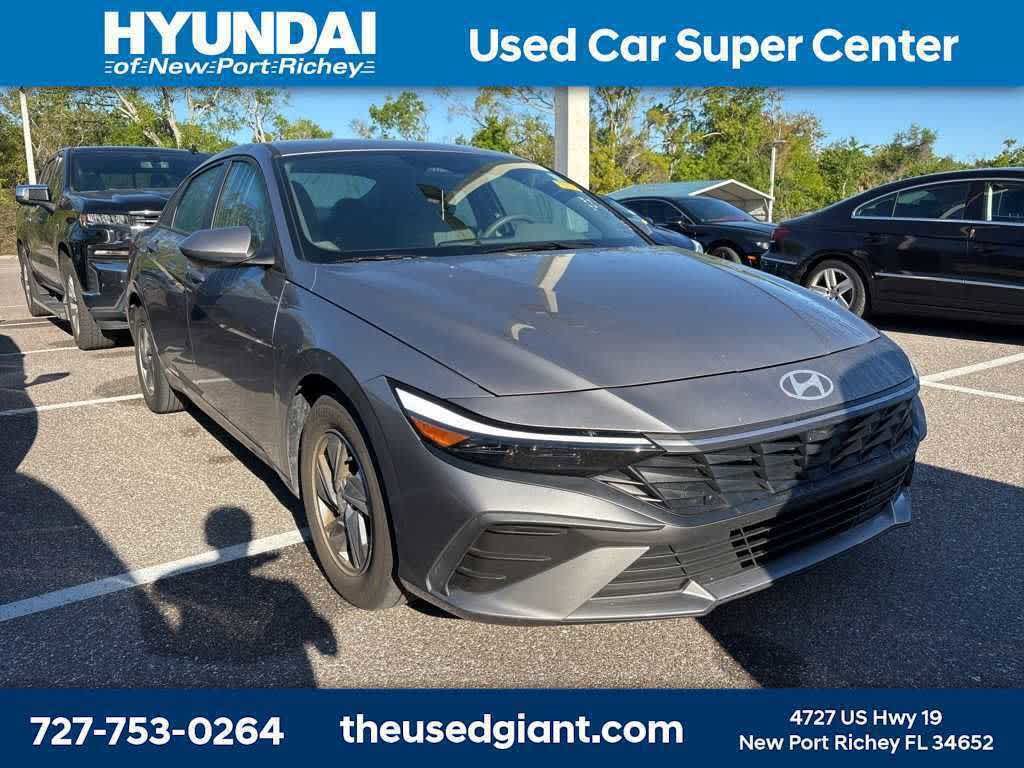 2024 Hyundai Elantra SE