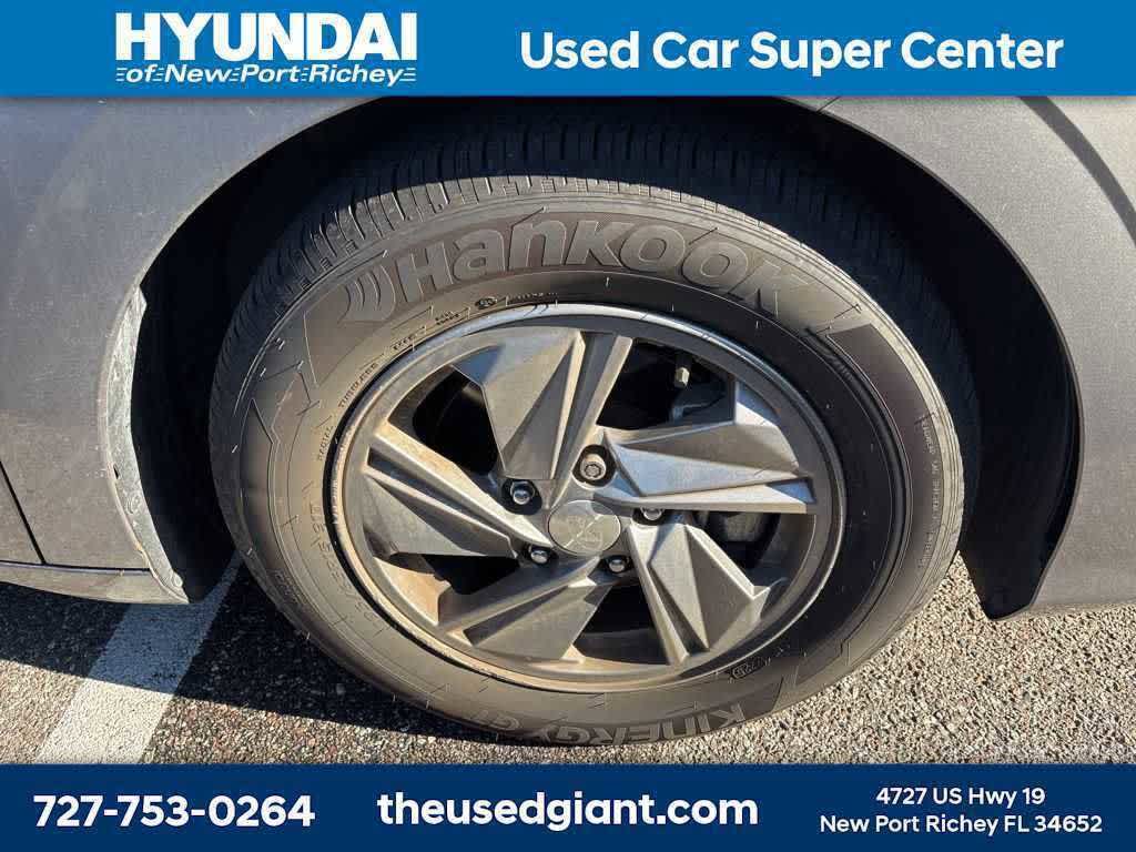 2024 Hyundai Elantra SE