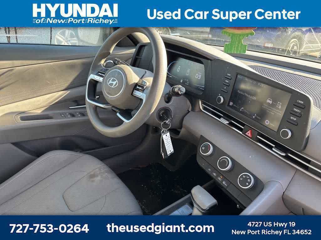 2024 Hyundai Elantra SE