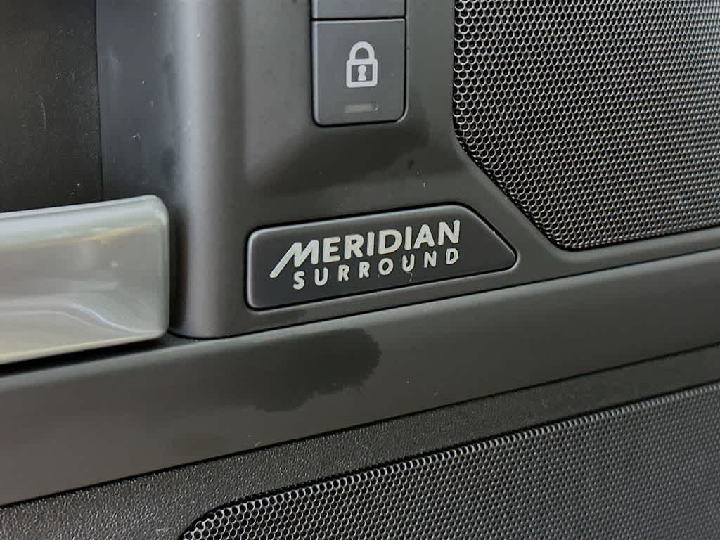 2025 Land Rover Defender X-Dynamic SE