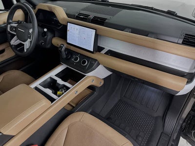 2025 Land Rover Defender X-Dynamic SE