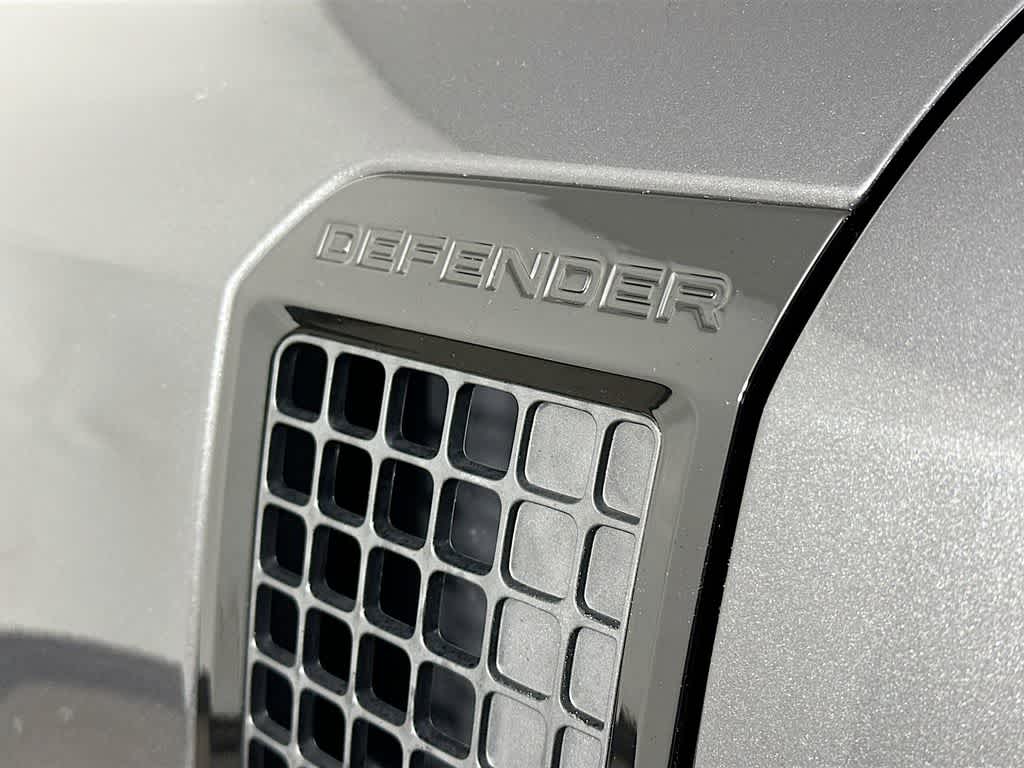 2025 Land Rover Defender X-Dynamic SE