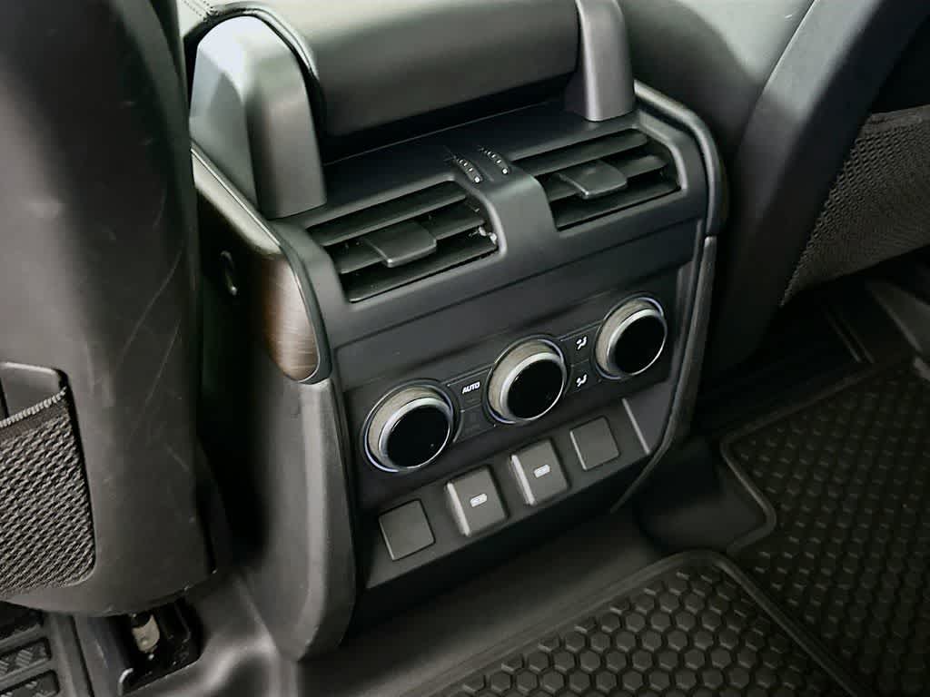 2024 Land Rover Defender X-Dynamic SE