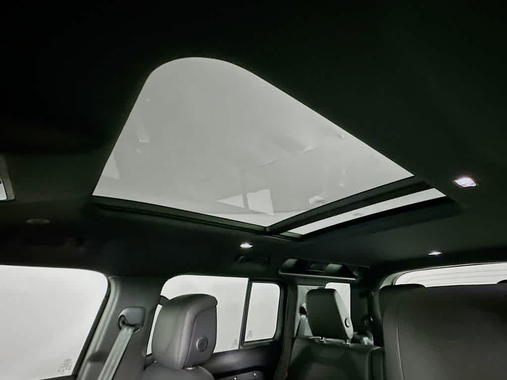2024 Land Rover Defender X-Dynamic SE