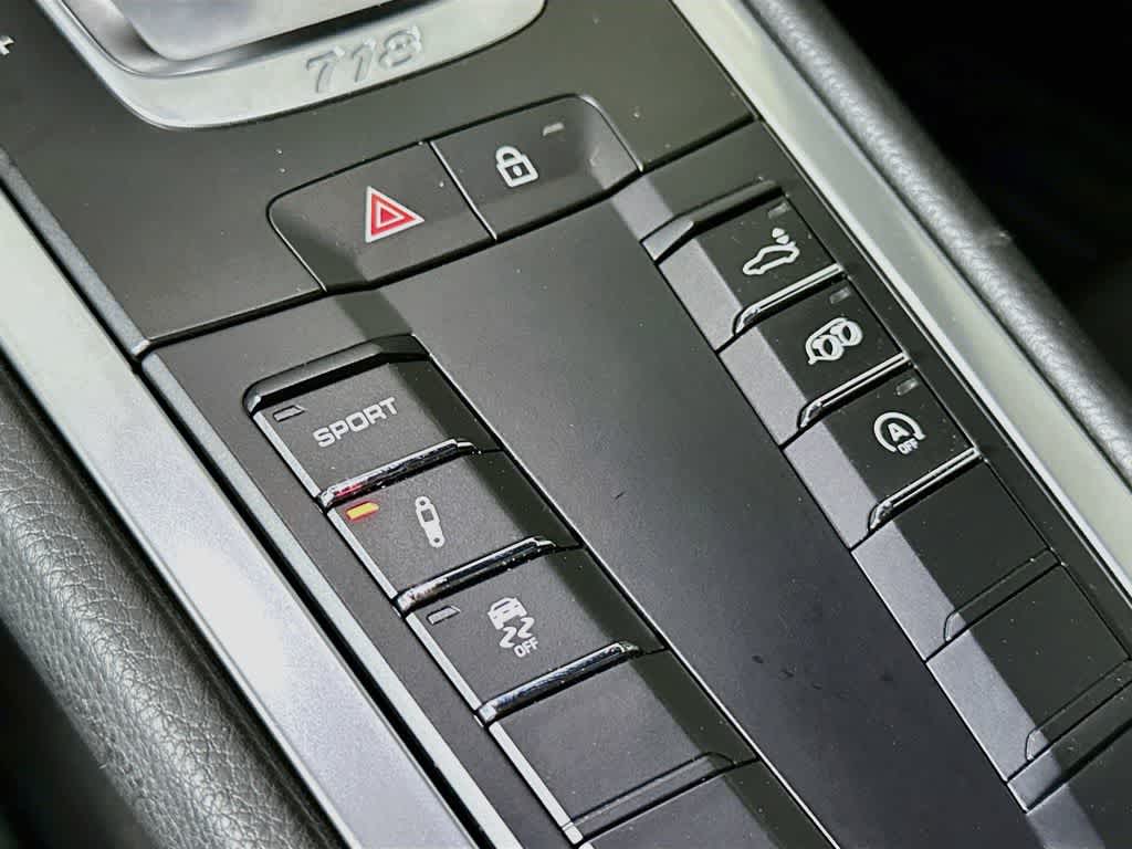 2024 Porsche 718 Cayman Style Edition