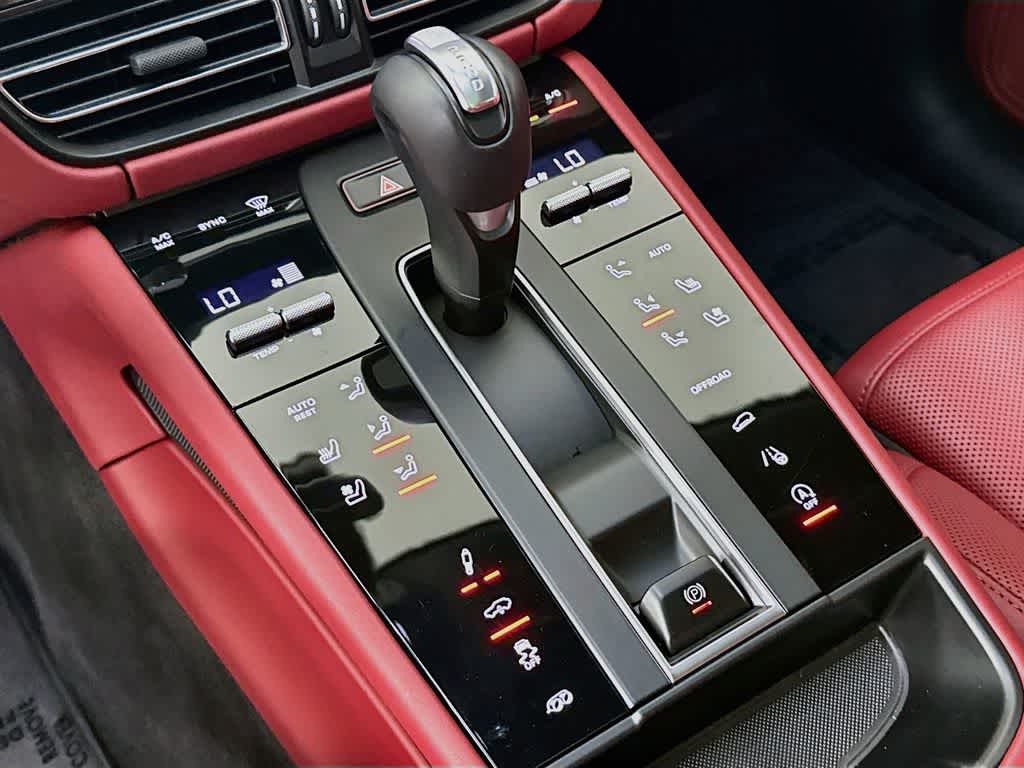 2025 Porsche Macan Base