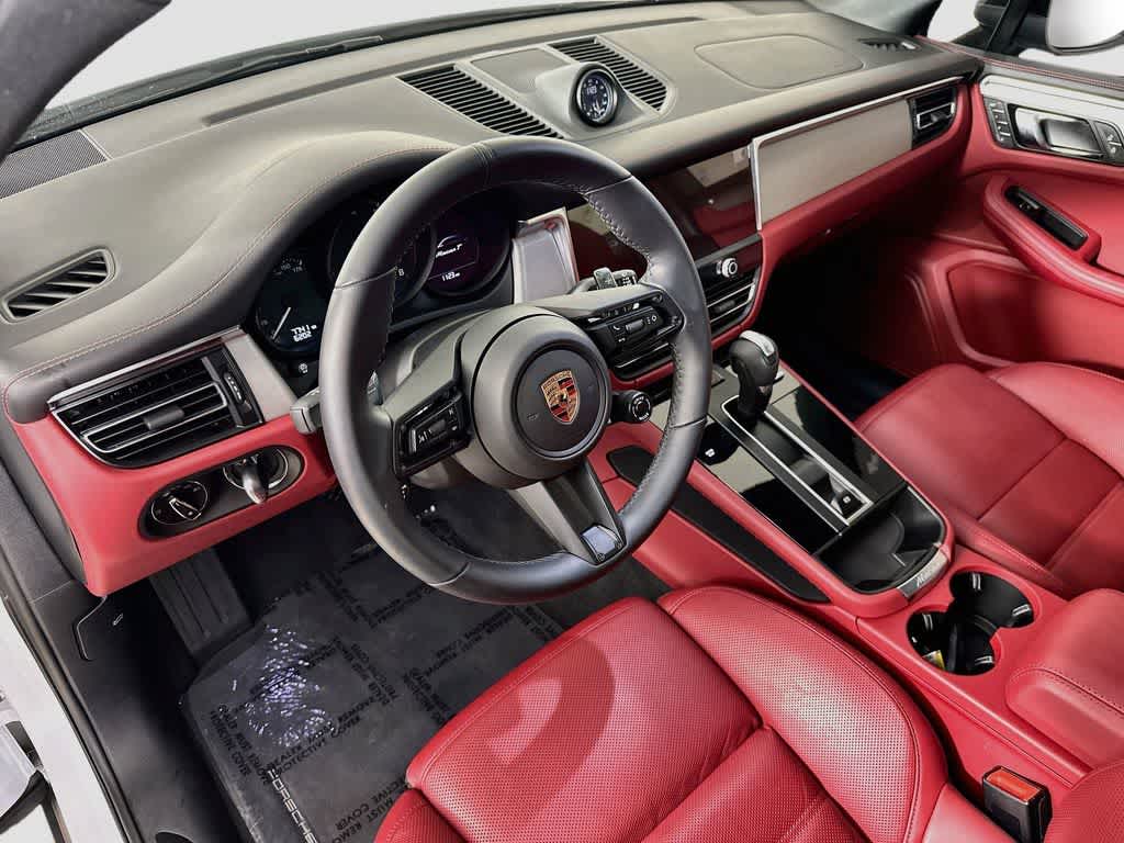 2025 Porsche Macan Base