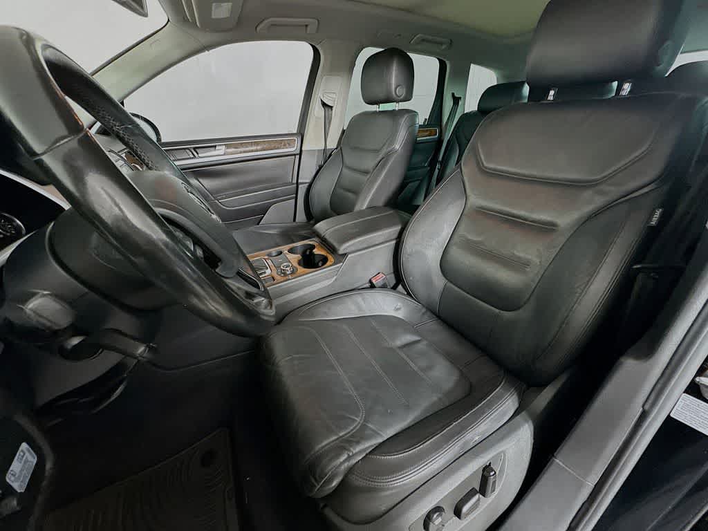 2013 Volkswagen Touareg Lux