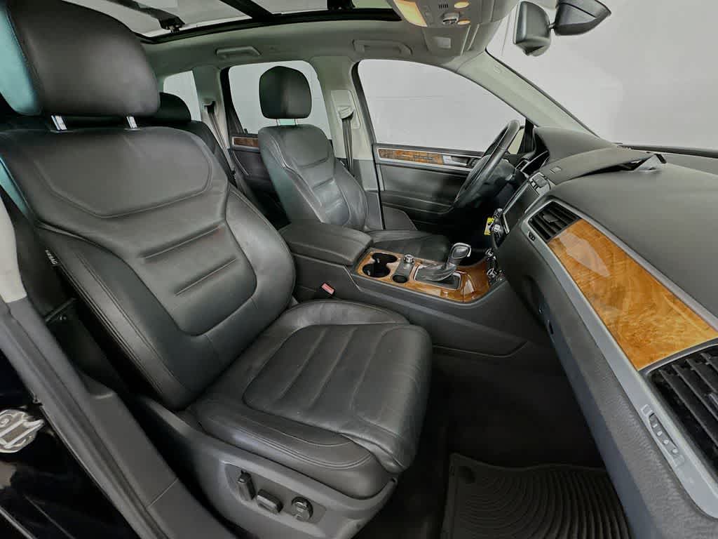 2013 Volkswagen Touareg Lux
