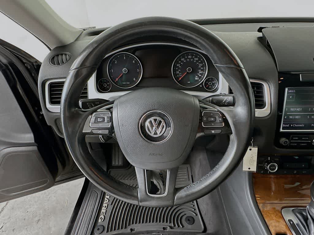 2013 Volkswagen Touareg Lux