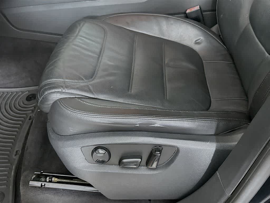 2013 Volkswagen Touareg Lux