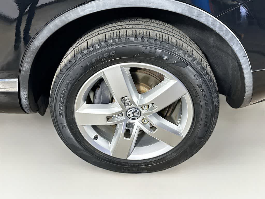2013 Volkswagen Touareg Lux