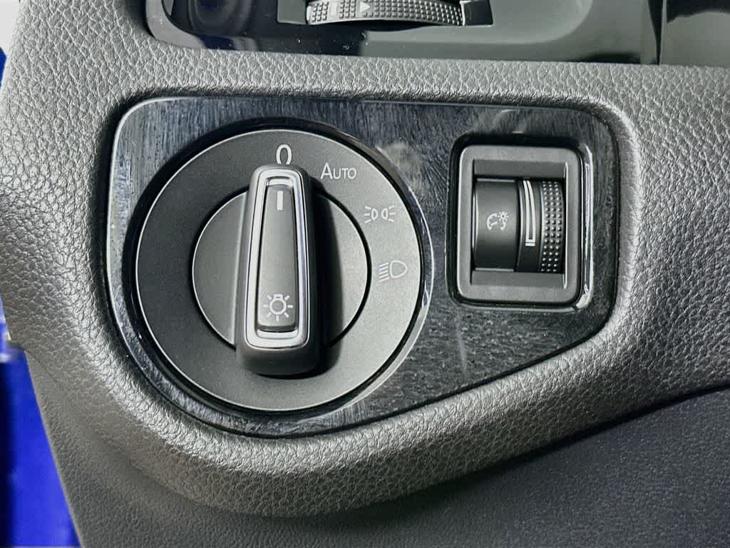 2017 Volkswagen Golf R 4-Door