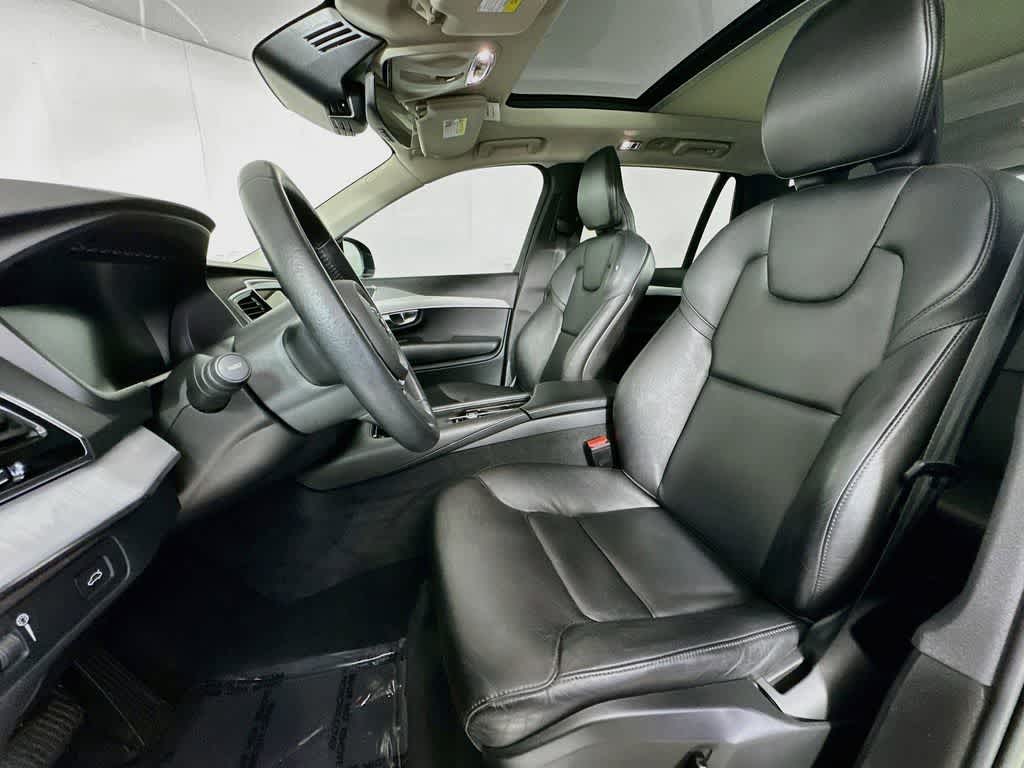 2022 Volvo XC90 Momentum