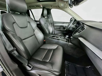 2022 Volvo XC90 Momentum