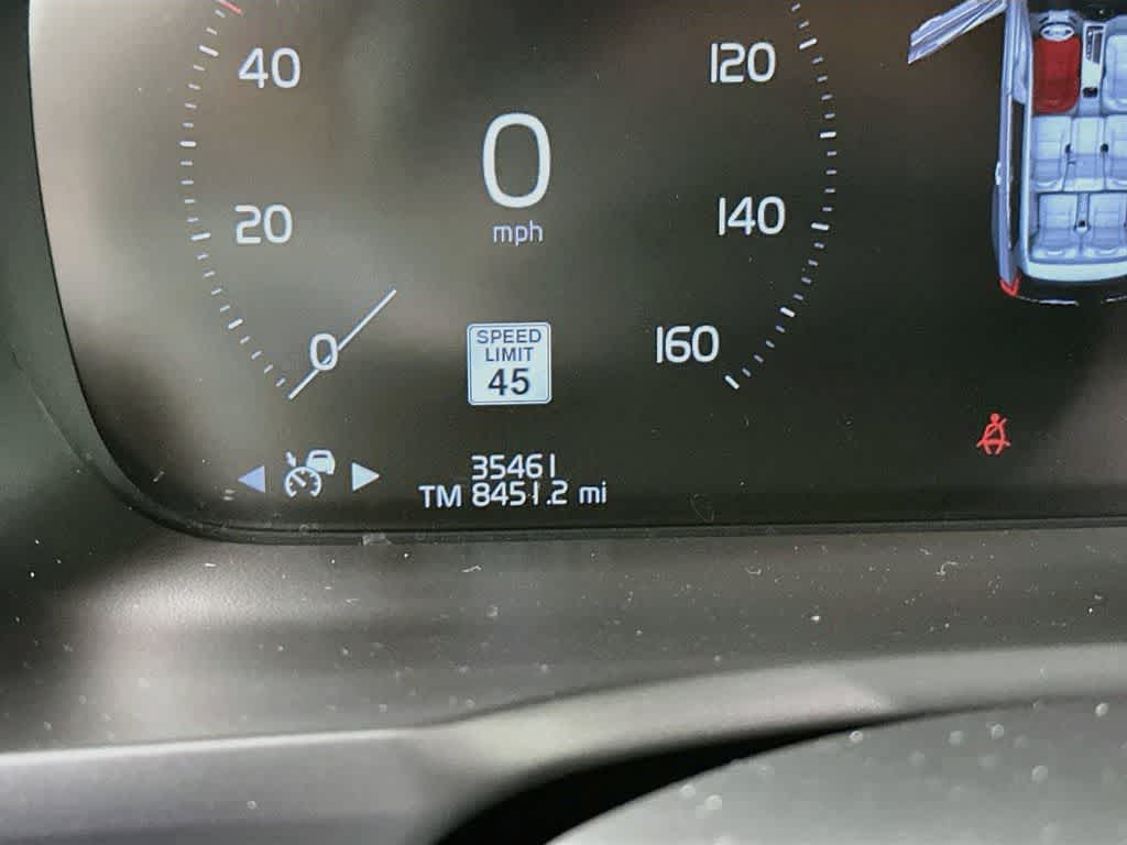 2022 Volvo XC90 Momentum
