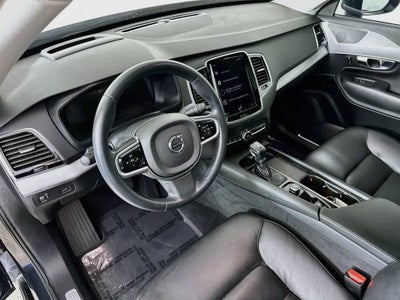 2022 Volvo XC90 Momentum