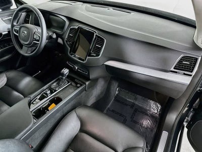2022 Volvo XC90 Momentum