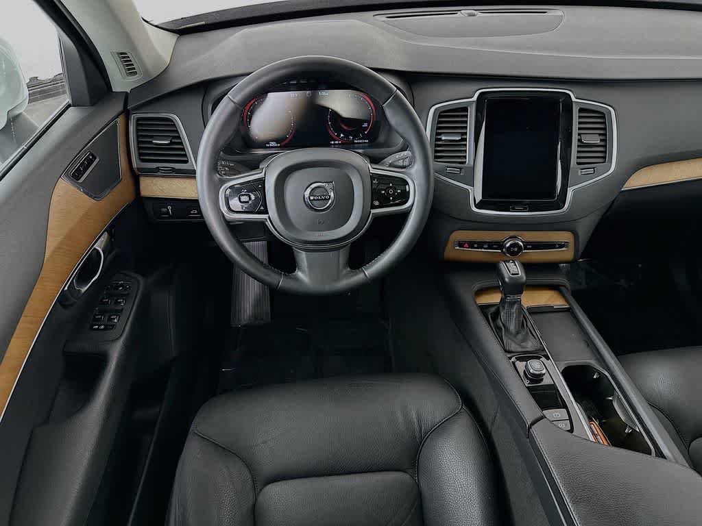 2022 Volvo XC90 Momentum
