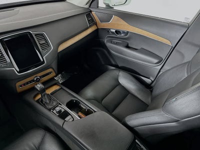2022 Volvo XC90 Momentum