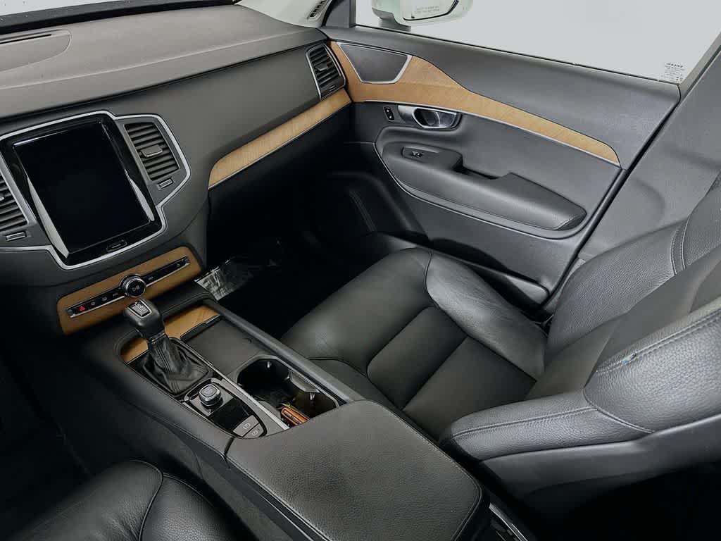 2022 Volvo XC90 Momentum