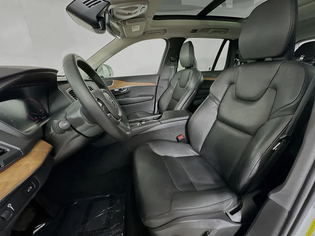 2022 Volvo XC90 Momentum