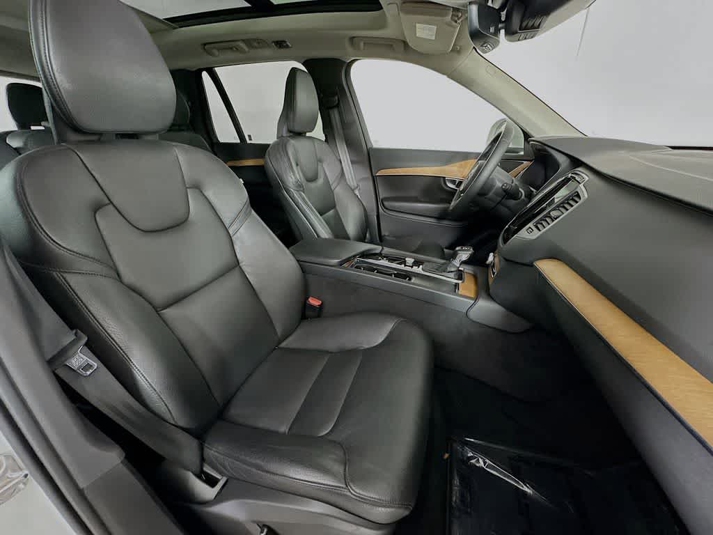 2022 Volvo XC90 Momentum