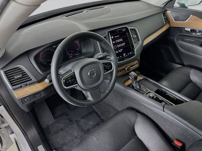 2022 Volvo XC90 Momentum