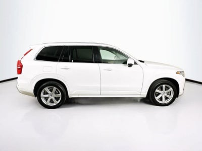 2022 Volvo XC90 Momentum