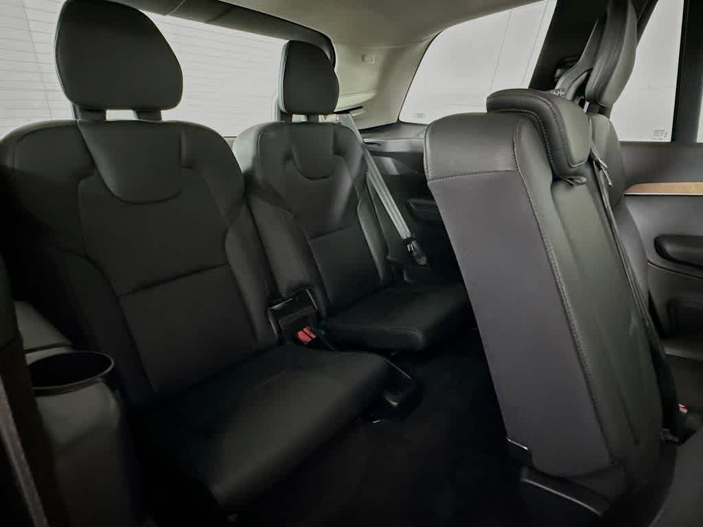 2022 Volvo XC90 Momentum