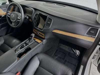 2022 Volvo XC90 Momentum