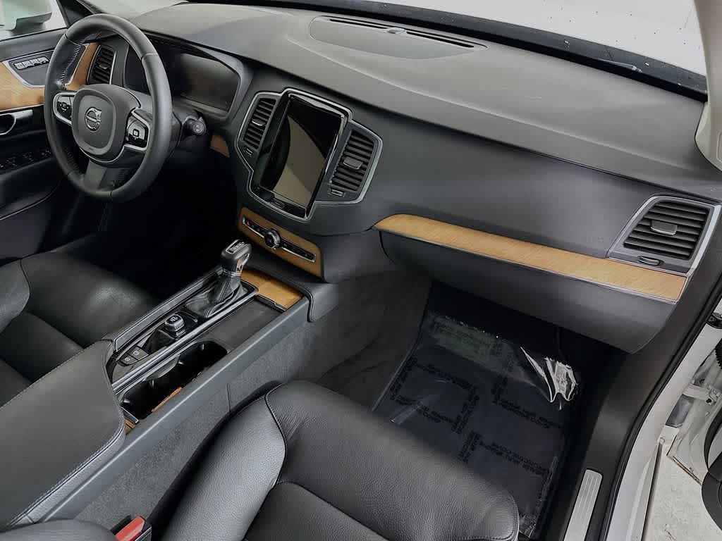 2022 Volvo XC90 Momentum