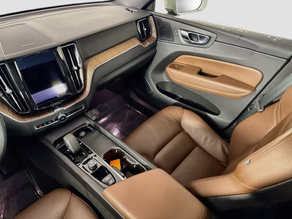 2022 Volvo XC60 Momentum