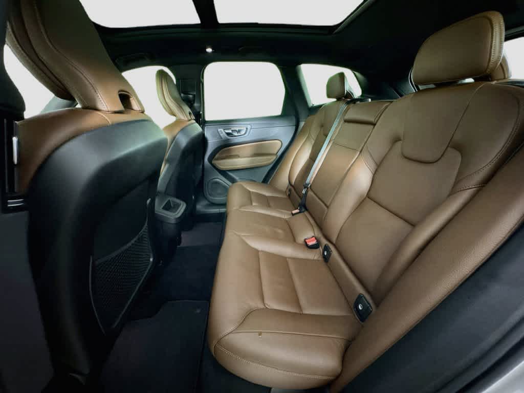 2022 Volvo XC60 Momentum