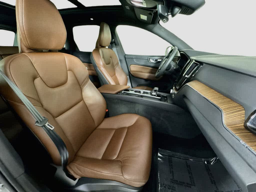 2022 Volvo XC60 Momentum