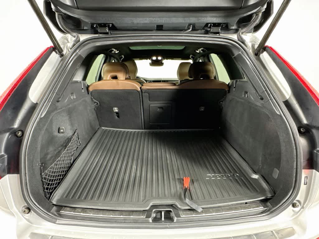2022 Volvo XC60 Momentum