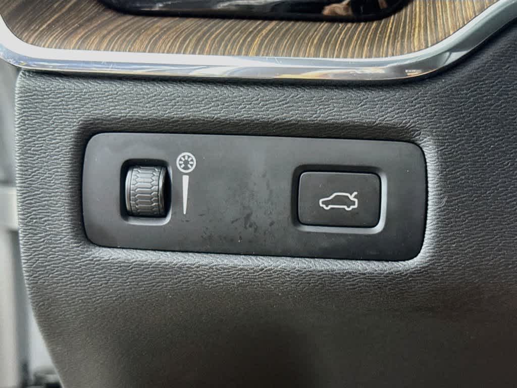 2022 Volvo XC60 Momentum