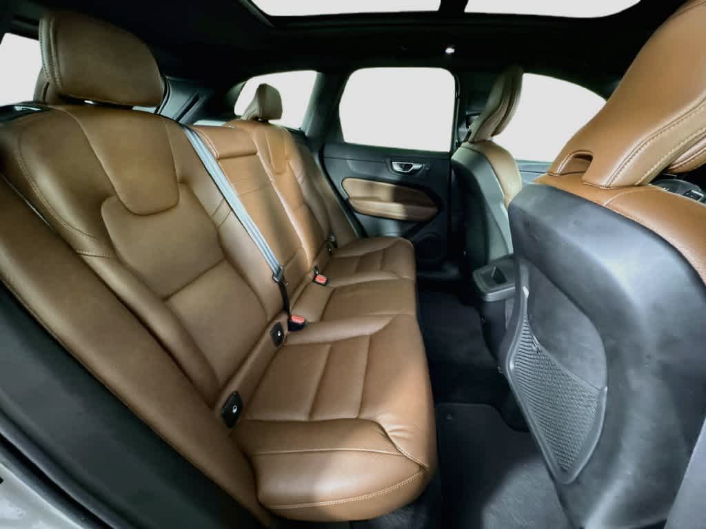 2022 Volvo XC60 Momentum