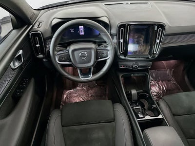 2023 Volvo XC40 Plus Dark Theme