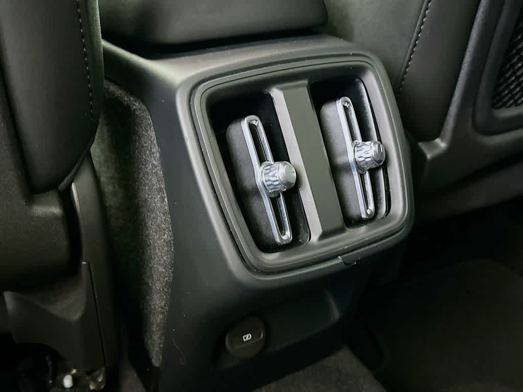 2023 Volvo XC40 Plus Dark Theme