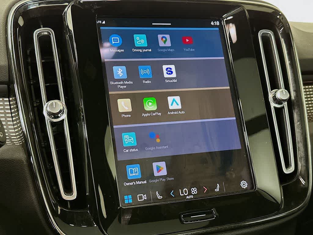 2023 Volvo XC40 Plus Dark Theme