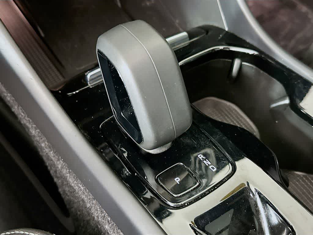 2023 Volvo XC40 Plus Dark Theme