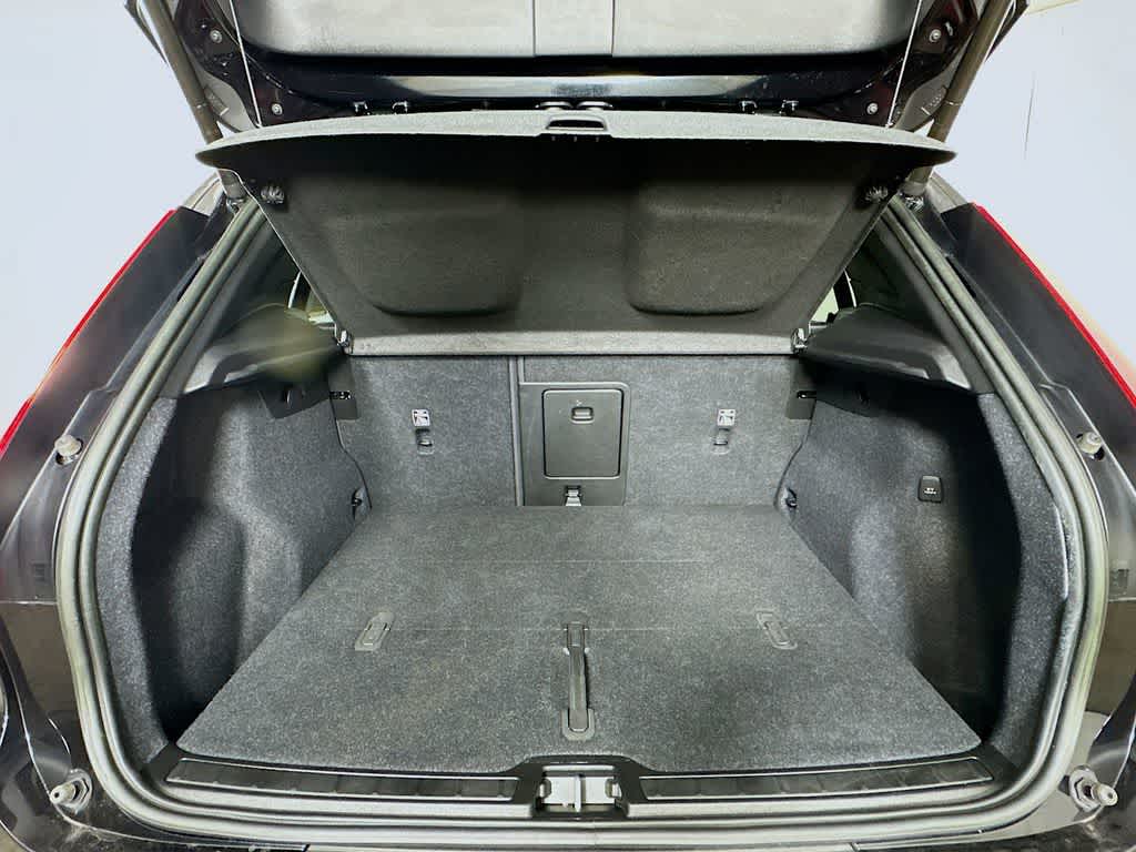 2023 Volvo XC40 Plus Dark Theme