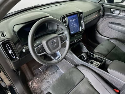 2023 Volvo XC40 Plus Dark Theme