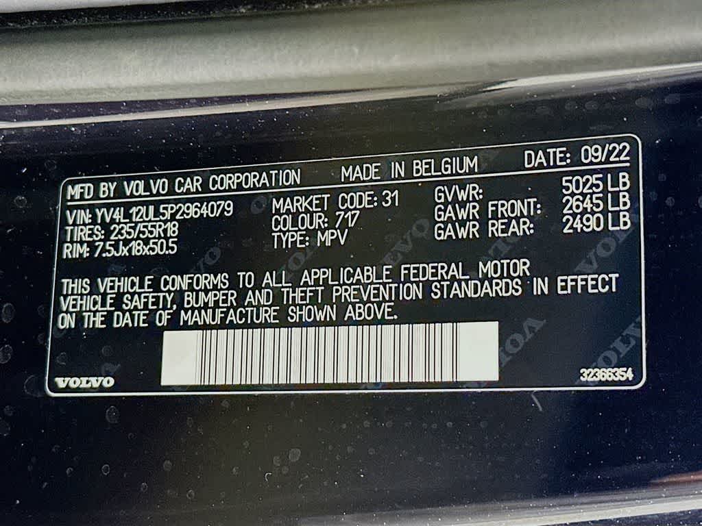 2023 Volvo XC40 Plus Dark Theme