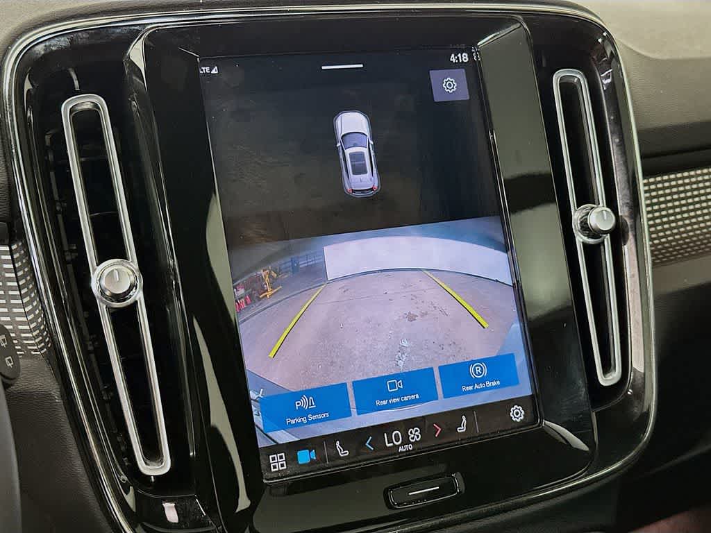 2023 Volvo XC40 Plus Dark Theme