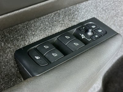 2023 Volvo XC40 Plus Dark Theme